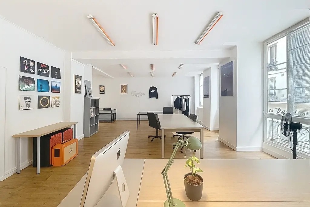 Office in Paris for lease Interior Photo- Image 1 of 7