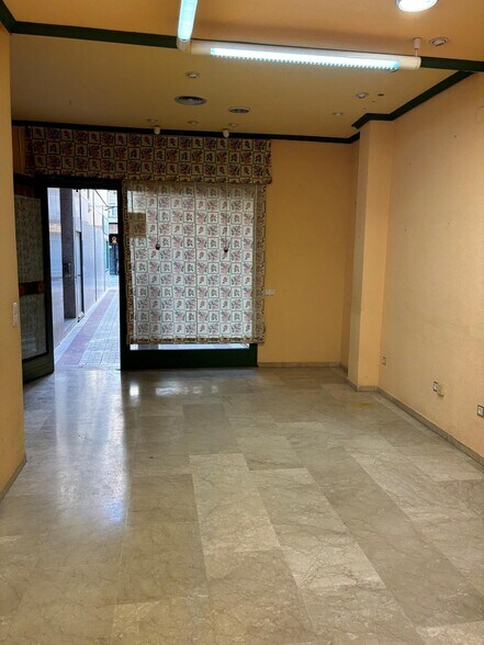 Commerce de détail dans Córdoba, Córdoba à louer - Photo du bâtiment - Image 3 de 19