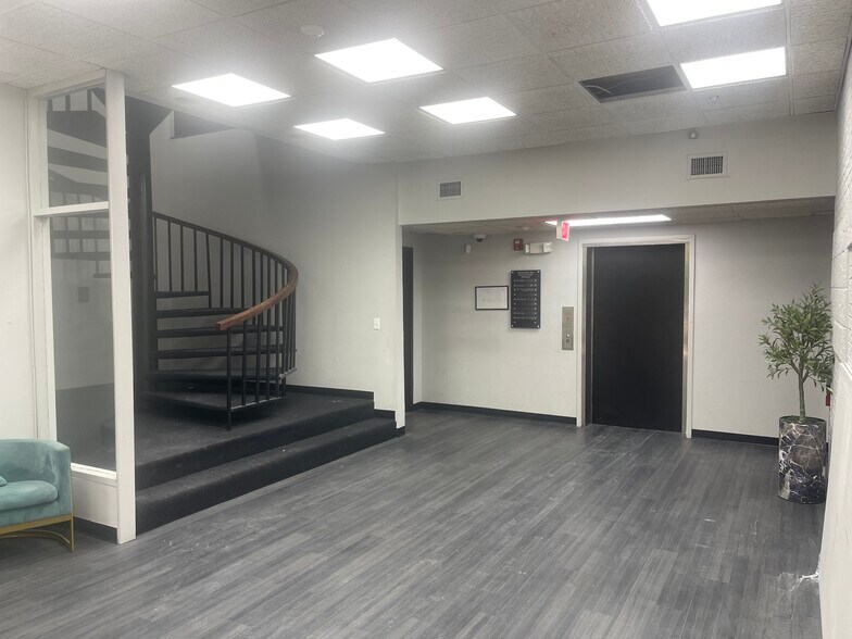 7960 Baymeadows Way, Jacksonville, FL à louer - Hall d’entrée - Image 2 de 16