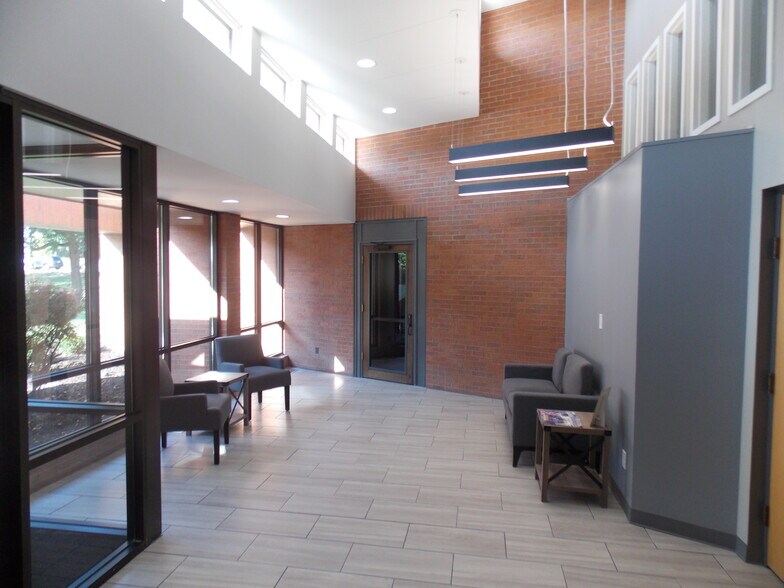 4830-4840 Bob Billings Pky, Lawrence, KS à louer - Photo intérieure - Image 3 de 11