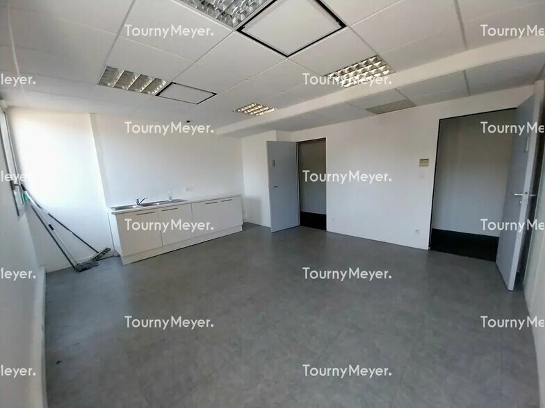Office in Toulouse for lease - Interior Photo - Image 3 of 12