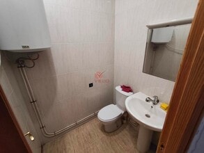 Retail in Cuenca, Cuenca for lease Interior Photo- Image 2 of 2