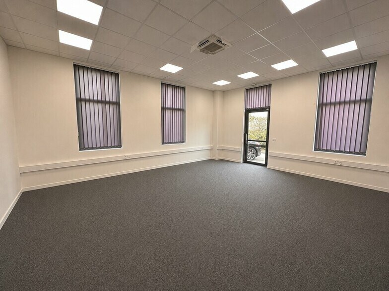 Office in Reims for lease - Interior Photo - Image 2 of 6