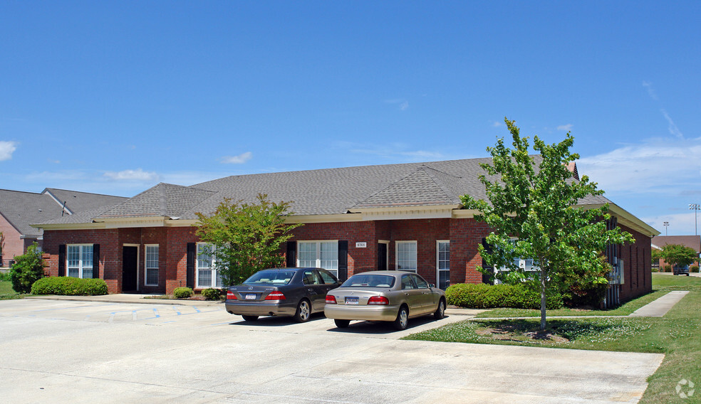 6766-6772 Taylor Cir, Montgomery, AL for lease - Building Photo - Image 2 of 7