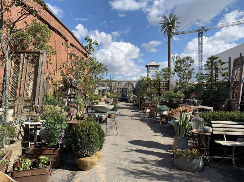 3334 S La Cienega Pl, Los Angeles, CA for lease - Building Photo - Image 3 of 13