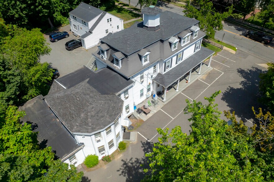 46 Main St, Bridgewater, MA à vendre - Photo du bâtiment - Image 2 de 13