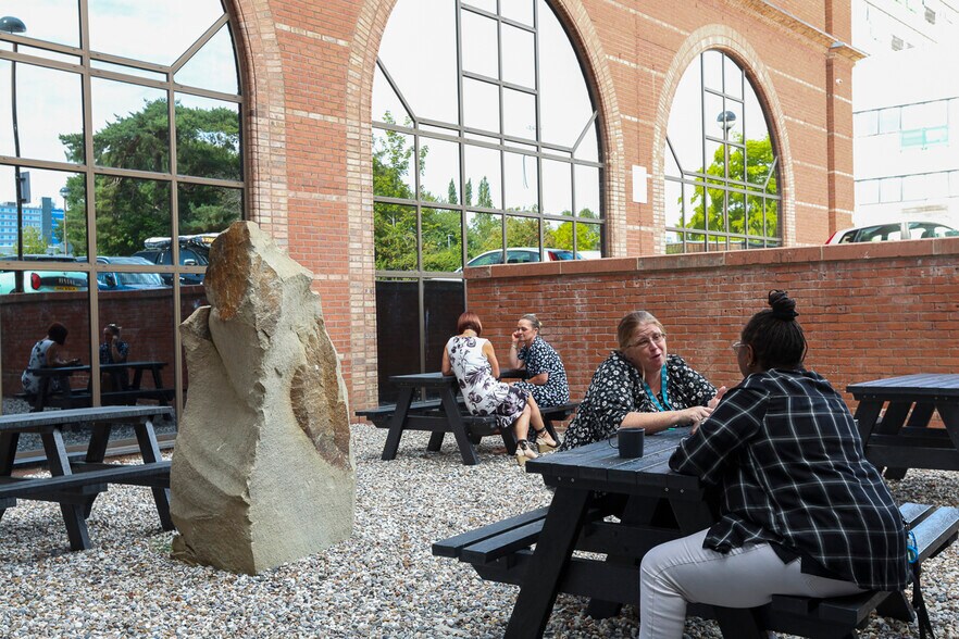 London Rd, Stevenage à louer - Photo du bâtiment - Image 2 de 8