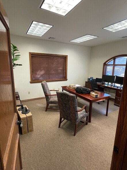 12308 Hidden Forest Blvd, Oklahoma City, OK for sale - Interior Photo - Image 3 of 9