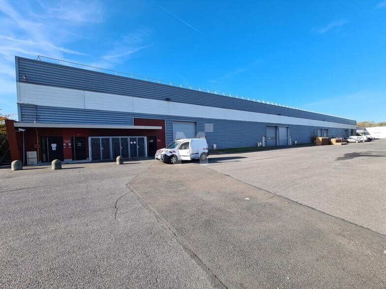 Flex in Lisses for lease - Building Photo - Image 2 of 5