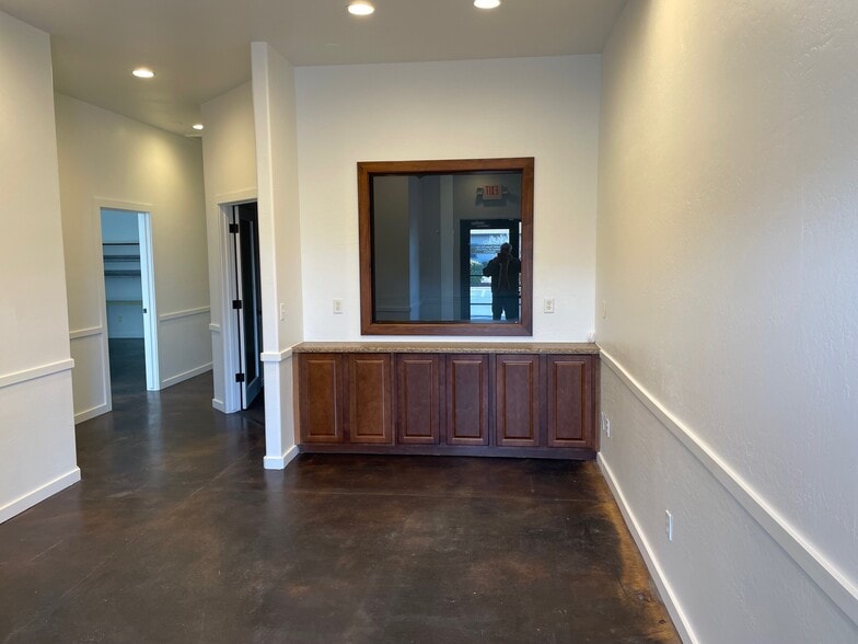 1951 Commerce Center Circle, Prescott, AZ à louer - Photo intérieure - Image 2 de 26