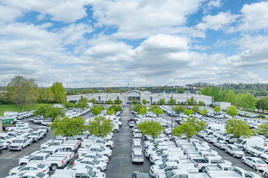 5720 Crossings Blvd, Antioch, TN à louer - Photo du bâtiment - Image 2 de 5