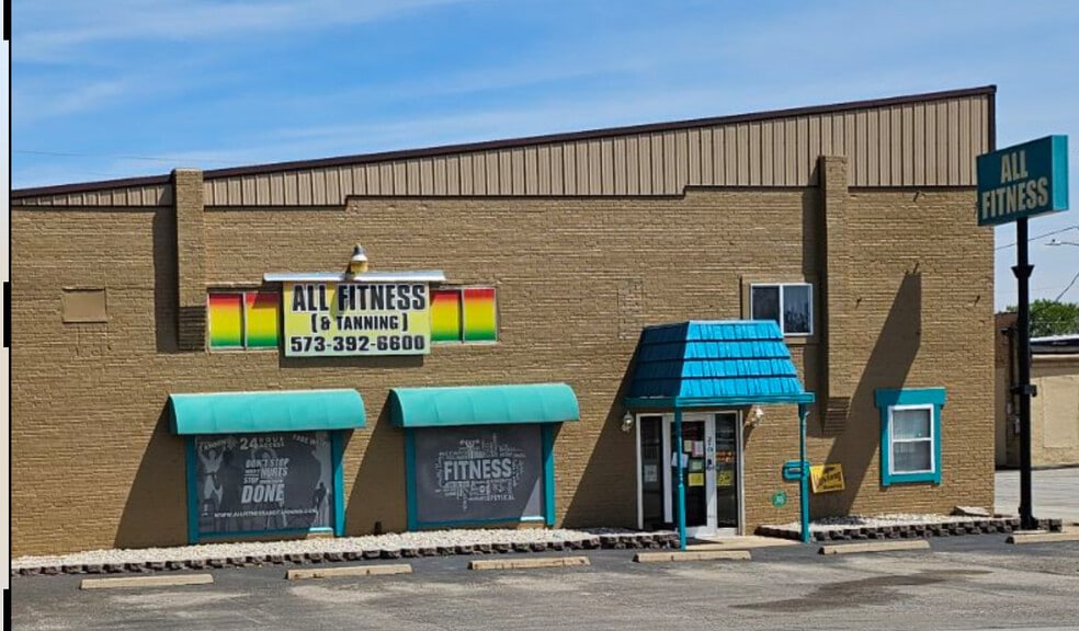 210 S Oak St, Eldon, MO for sale - Primary Photo - Image 2 of 8