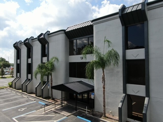 3105 W Waters Ave, Tampa, FL à louer - Photo du bâtiment - Image 2 de 19