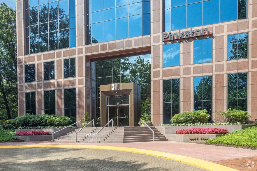 3110 Fairview Park Dr, Falls Church, VA à louer - Photo du bâtiment - Image 2 de 8