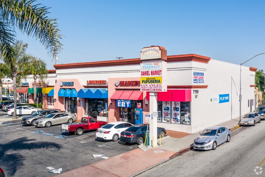 2661-2667 E Florence Ave, Huntington Park, CA for lease - Primary Photo - Image 2 of 5