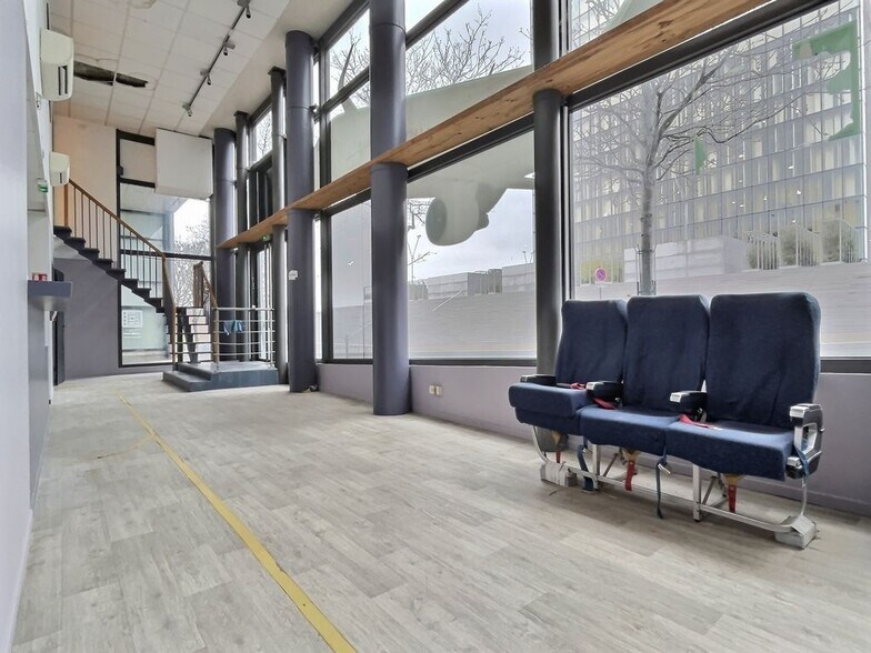 16 Rue Raymond Aron, Paris à vendre - Photo du bâtiment - Image 1 de 5