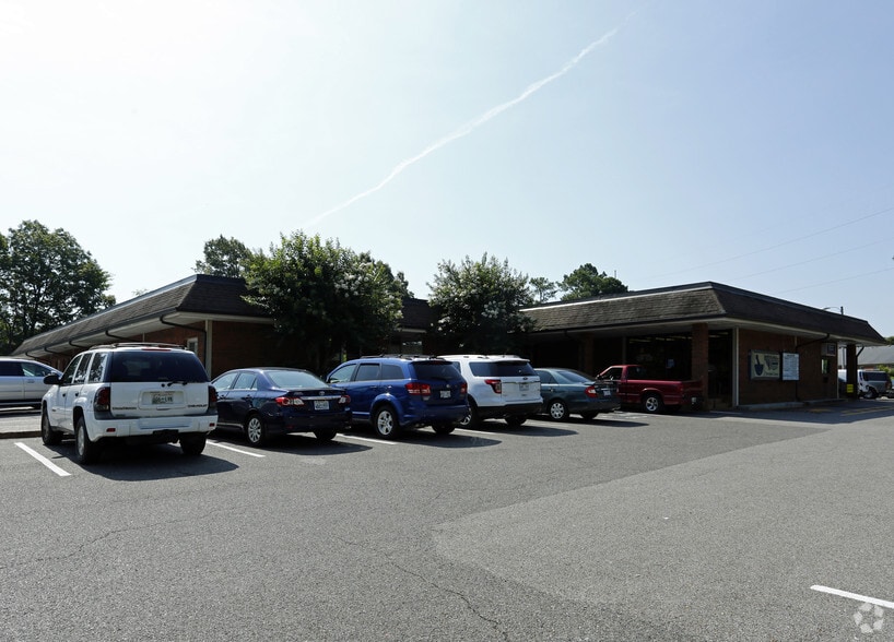 5341 Poplar Portfolio portfolio of 3 properties for sale on LoopNet.ca - Primary Photo - Image 3 of 3