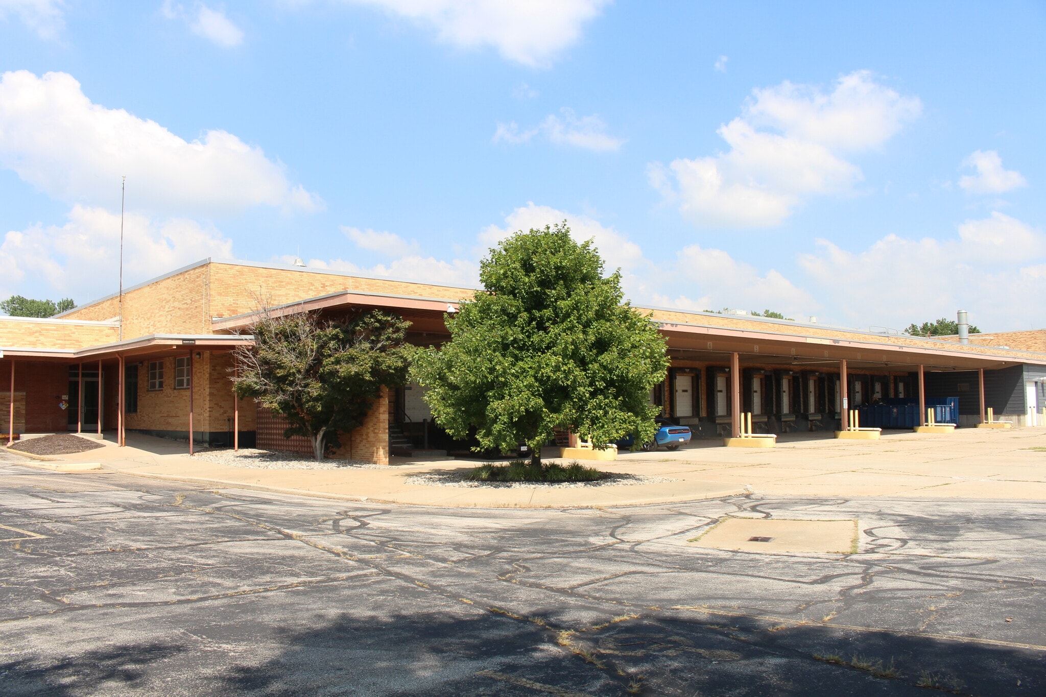 8333 Hickman Mills Dr, Kansas City, MO for sale Primary Photo- Image 1 of 18