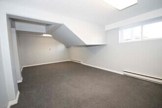 88 Laird Dr, Toronto, ON à louer Photo du bâtiment- Image 1 de 15