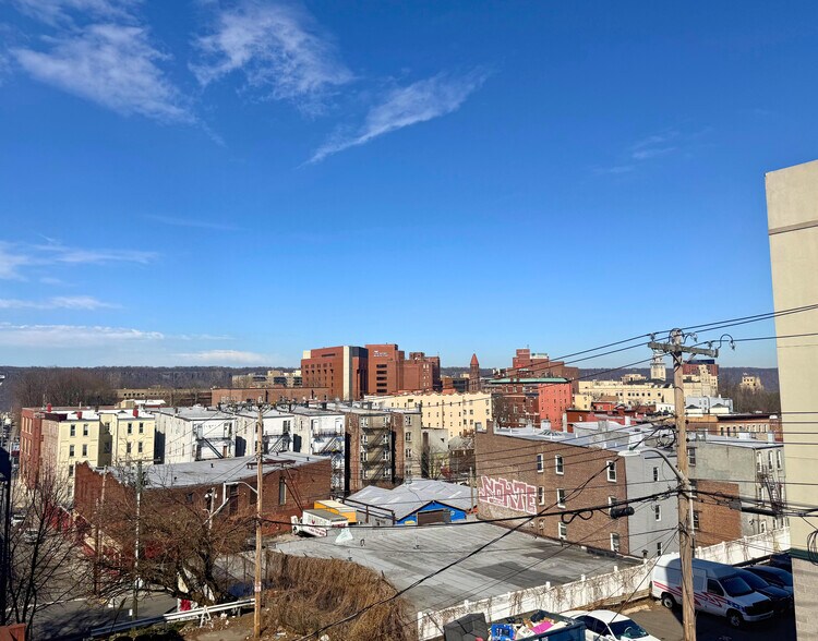 229 S Waverly St, Yonkers, NY à vendre - Photo du bâtiment - Image 3 de 22