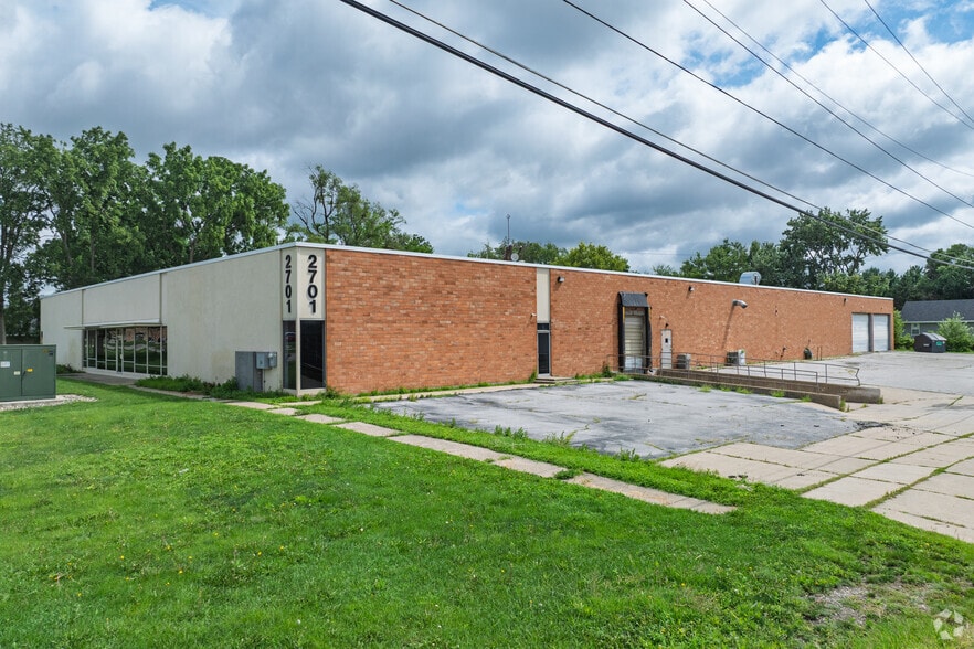 2701 Delaware Ave, Des Moines, IA for lease - Primary Photo - Image 2 of 12