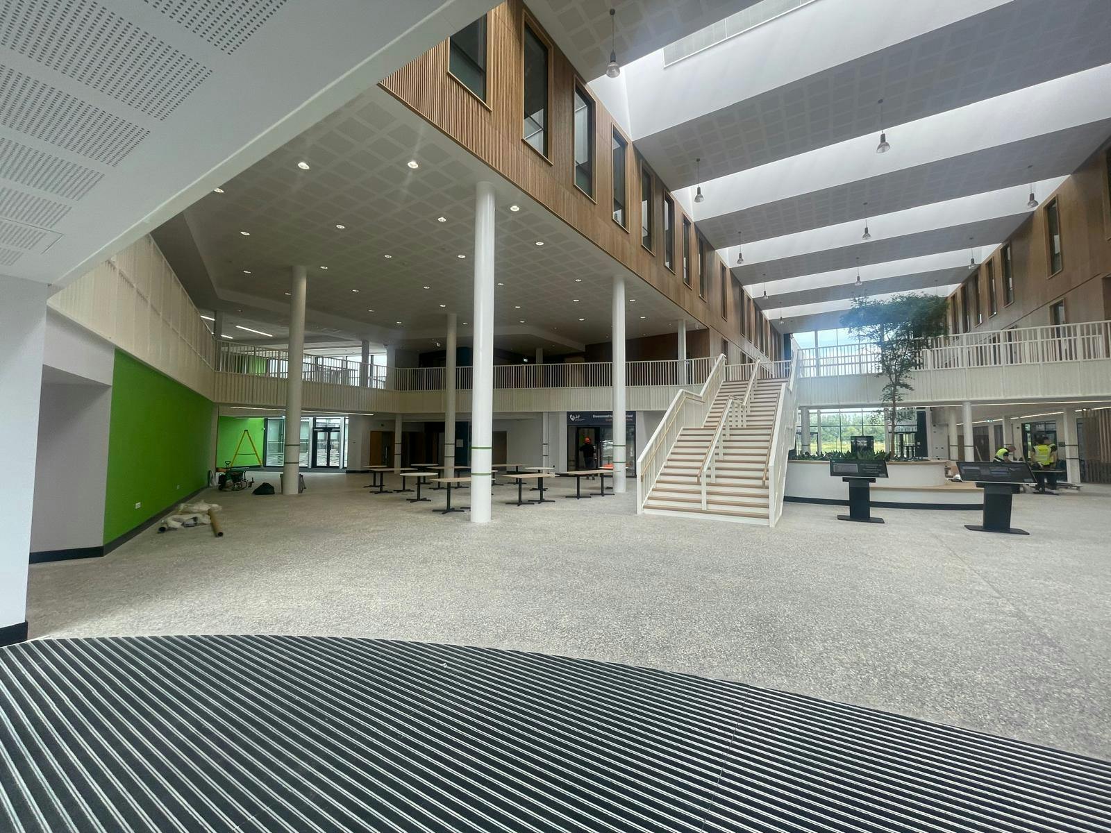 Pentre Awel, Llanelli à louer Hall d’entrée- Image 1 de 9