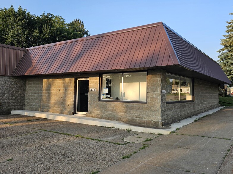 321 W Clifton St, Tomah, WI for sale - Building Photo - Image 2 of 7