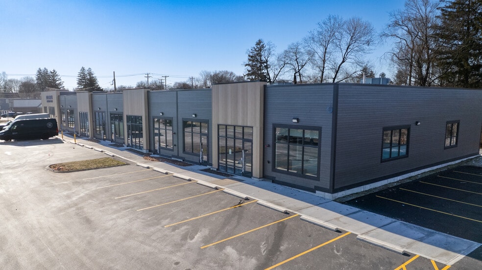 627 Pleasant St, Brockton, MA à louer - Photo du bâtiment - Image 2 de 14