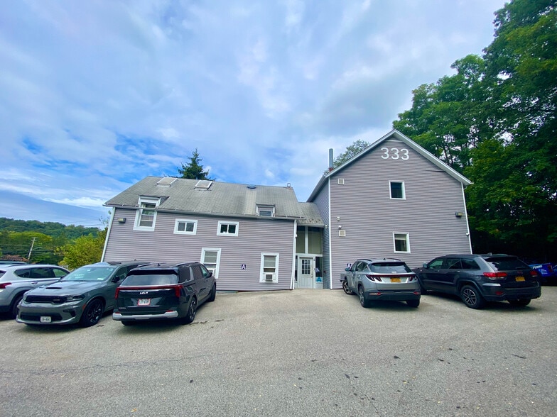 333 Old Tarrytown Rd, White Plains, NY à vendre - Photo du bâtiment - Image 2 de 4