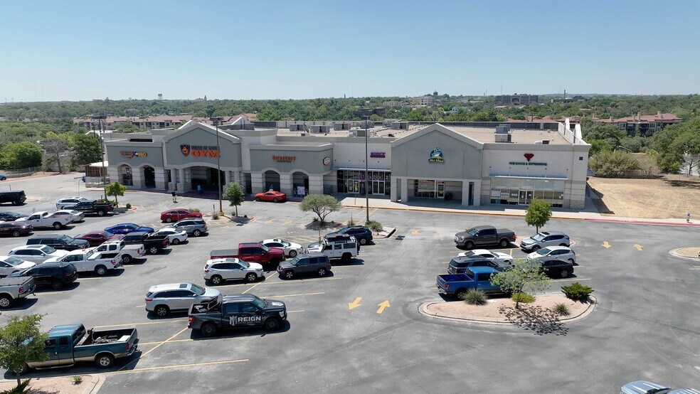 610 N Austin Ave, Georgetown, TX for lease - Building Photo - Image 1 of 2