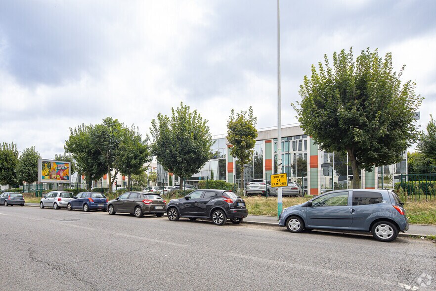 Flex dans Gennevilliers à louer - Photo du bâtiment - Image 2 de 2