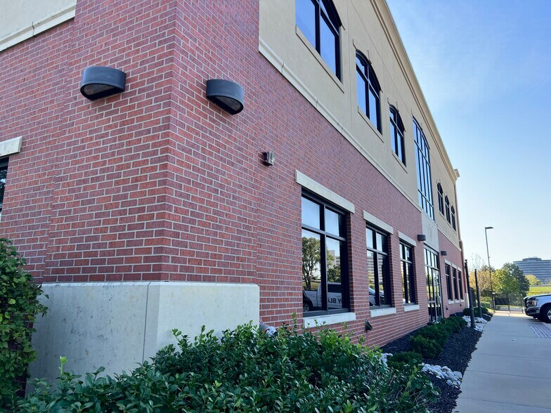 10720 Metcalf Ave, Overland Park, KS à louer - Photo du bâtiment - Image 2 de 18