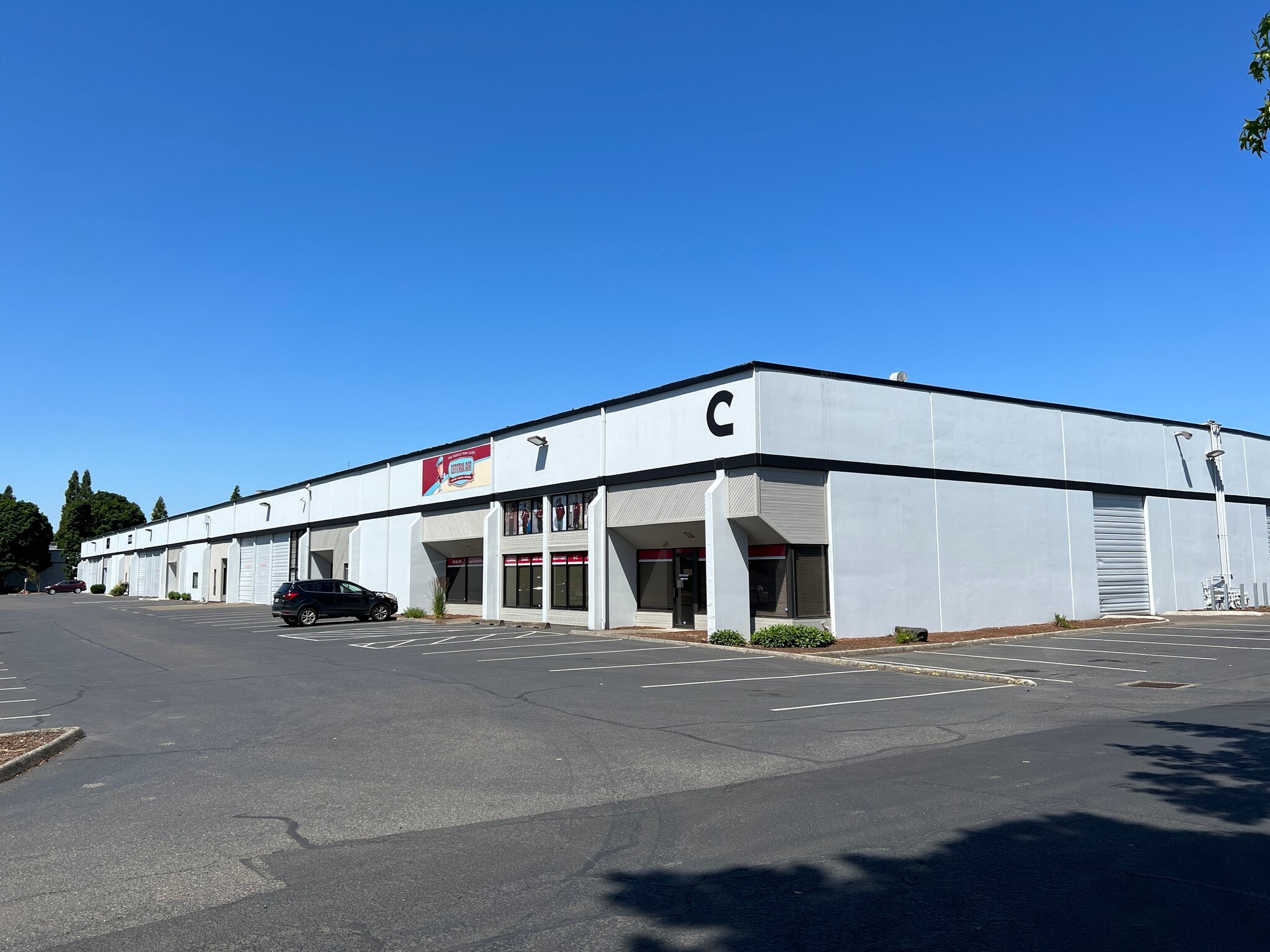 8825 SE Jannsen Rd, Clackamas, OR for lease Primary Photo- Image 1 of 19