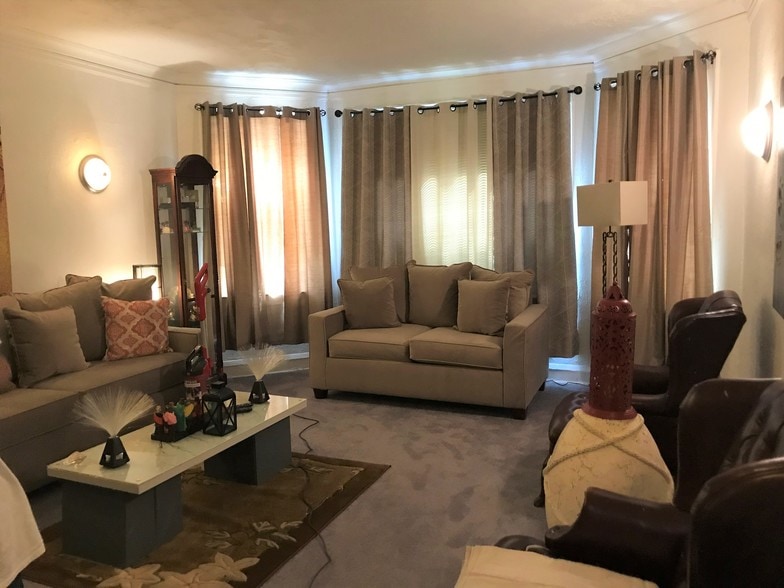 7932 S Saint Lawrence Ave, Chicago, IL à vendre - Photo du bâtiment - Image 3 de 8