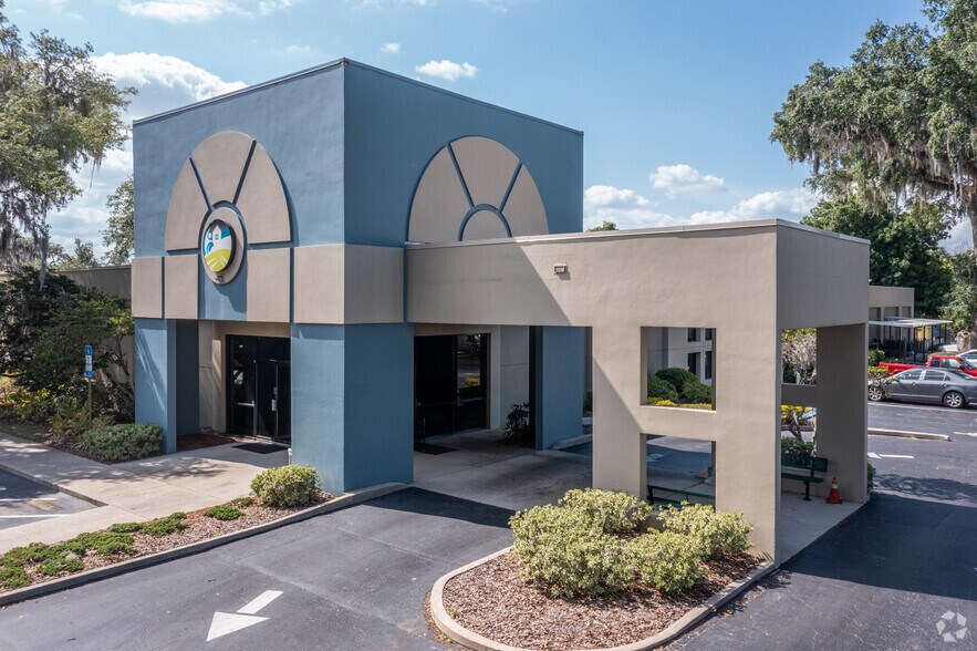 600 W North Blvd, Leesburg, FL à louer - Photo du bâtiment - Image 3 de 9