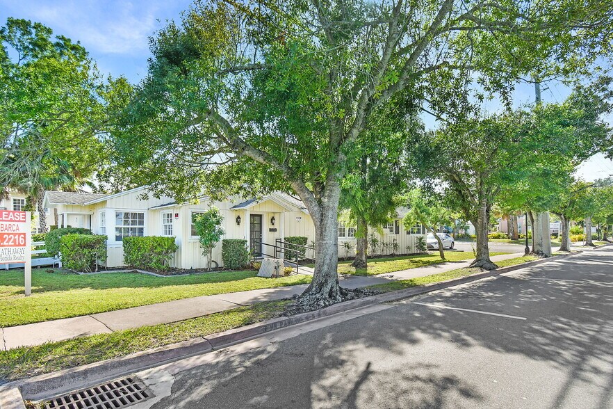 300 SE Detroit Ave, Stuart, FL à louer - Photo du bâtiment - Image 3 de 45