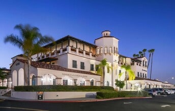 1901 Newport Blvd, Costa Mesa, CA à louer Photo du bâtiment- Image 2 de 8