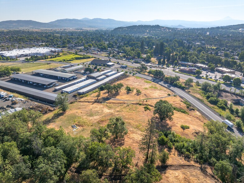 10569 Hannon Rd, Eagle Point, OR à vendre - Photo du bâtiment - Image 3 de 21