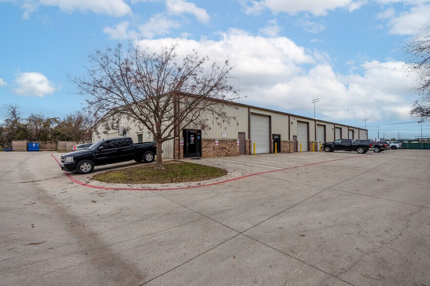 12124 S Pipeline Rd, Euless, TX à louer - Photo du bâtiment - Image 2 de 13