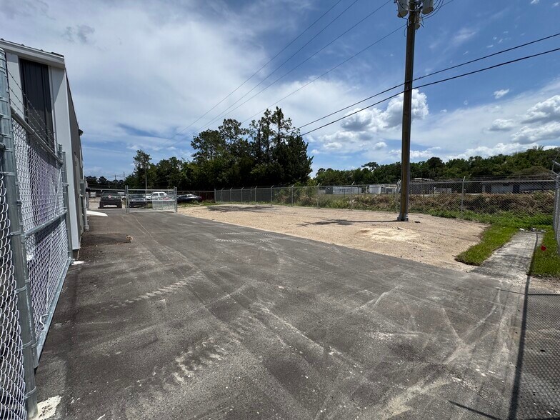 226 Industrial Loop, Orange Park, FL à louer - Photo du bâtiment - Image 3 de 7