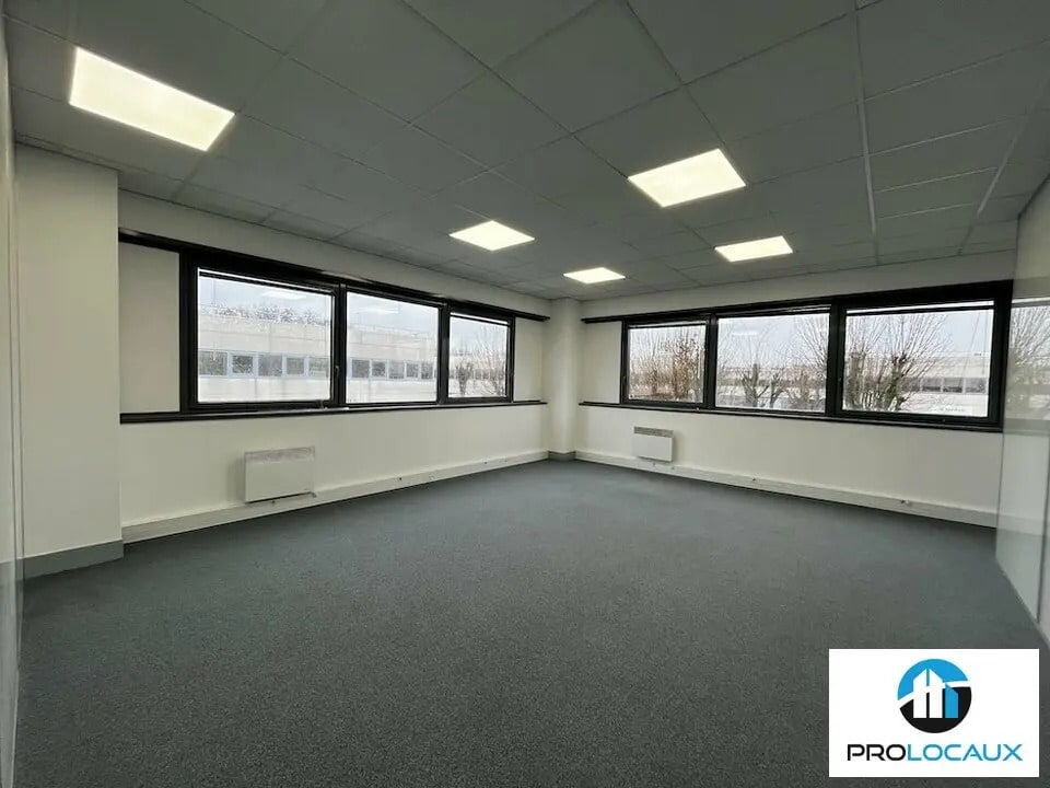 Office in Roissy-en-France for lease Building Photo- Image 1 of 13