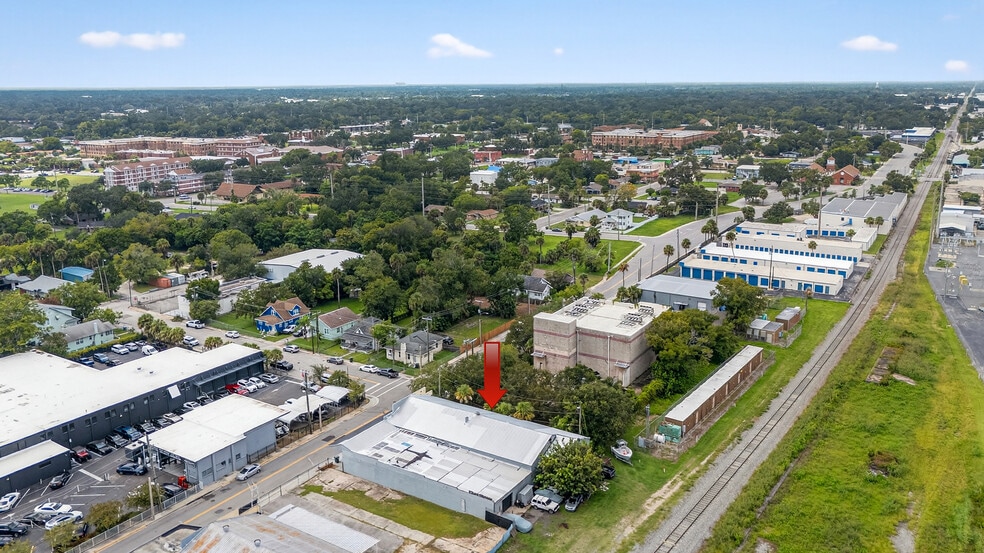 117 N Charles St, Daytona Beach, FL for sale - Building Photo - Image 2 of 6