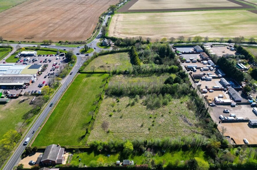 79 Hitchin Rd, Biggleswade for sale - Building Photo - Image 2 of 3