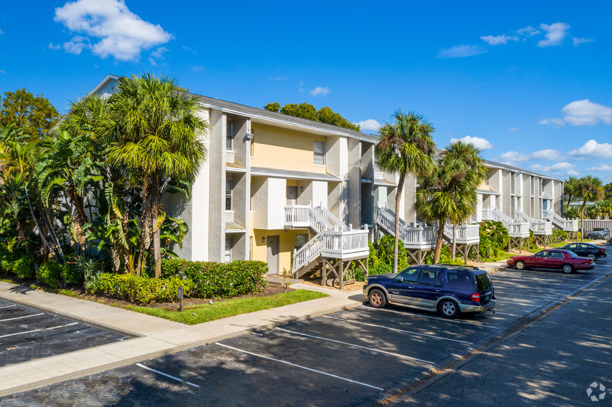 2346 Winkler Ave, Fort Myers, FL for sale - Primary Photo - Image 1 of 1