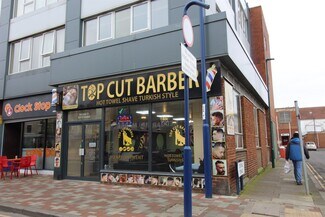 Plus de détails pour Queen St, Redcar - Commerce de détail à louer