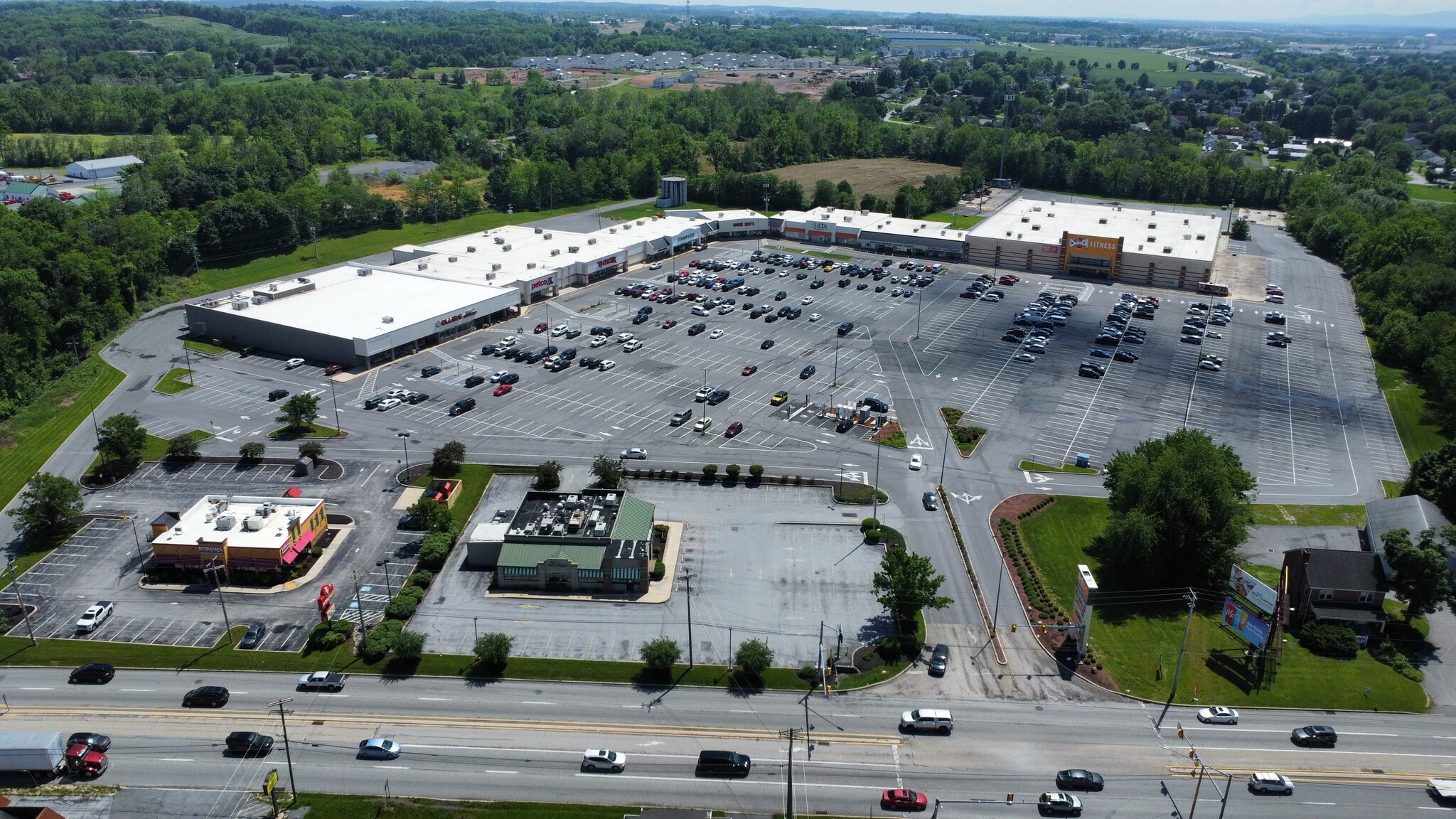 1320 Lincoln Way E, Chambersburg, PA for lease Building Photo- Image 1 of 23