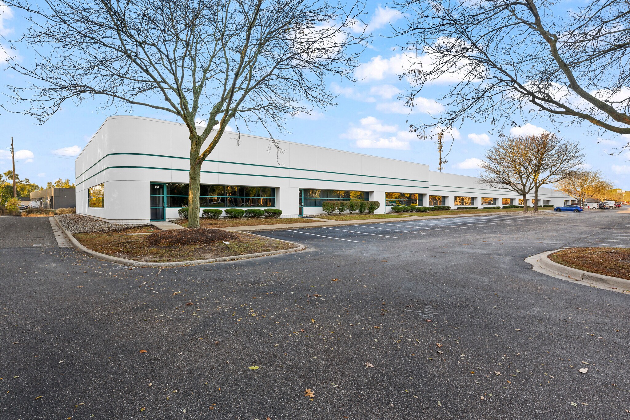 44099 Plymouth Oaks Blvd, Plymouth, MI for lease Primary Photo- Image 1 of 8