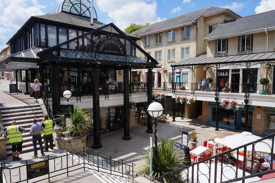 Montpellier St, Cheltenham à louer - Photo du bâtiment - Image 3 de 7