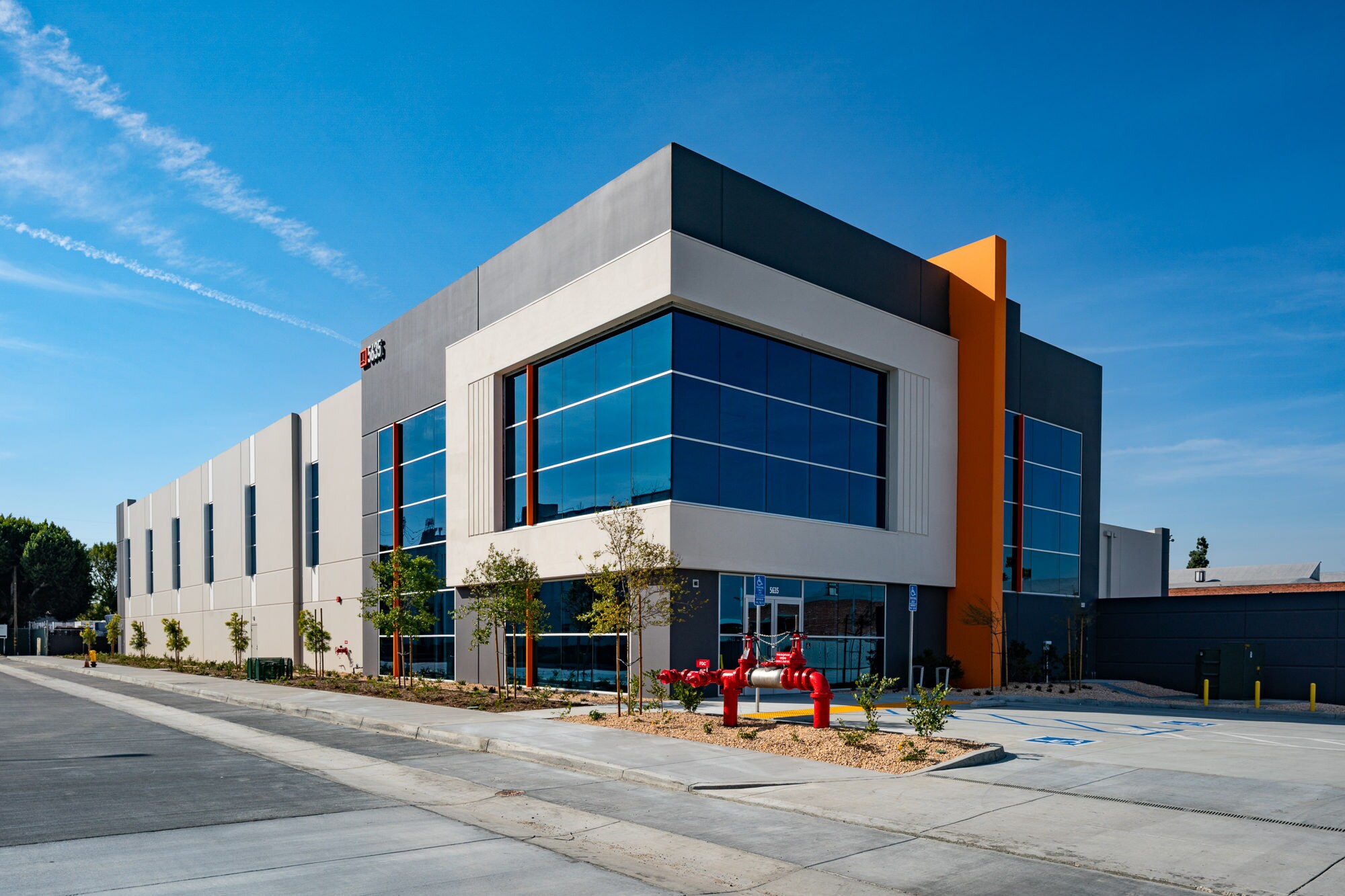 5637 E 61st St, Commerce, CA à vendre Photo du bâtiment- Image 1 de 1