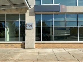 611 Veterans Ave, West Bend, WI à louer Photo du bâtiment- Image 1 de 8
